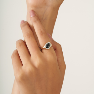 Anillo Grueso de Oro Amarillo de 14K con Zafiro Azul en Forma de Pera Hecho a Mano y Halo de Diamantes de Corte Redondo, Joyería de Piedras Preciosas Auténticas - Product Image 4