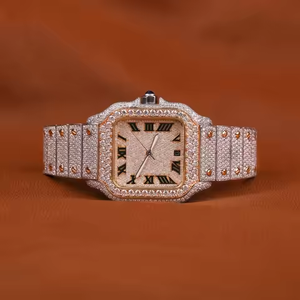 Montre personnalisée pour homme, entièrement sertie de moissanite, bicolore rose et blanc. - Product Image 2