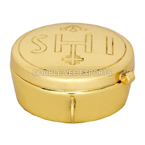 Píxide de Latón con Grabado IHS y Tapa con Bisagras |   Contenedor para Hostias Eucarísticas Católicas – DOUBLE VEE EXPORTS - Product Image 5