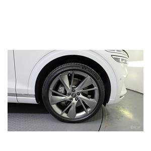 Genesis GV70 2.5T AWD Essence SUV 2024 avec boîte de vitesses automatique, sièges en cuir, caméra arrière, 36 589 km, conduite à gauche - Product Image 5