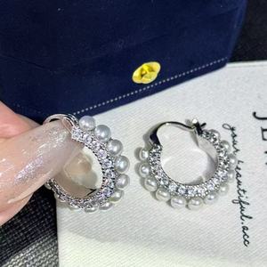 Pendientes de Lujo de Alta Gama con Microincrustaciones de Circonia, Perlas Naturales de Agua Dulce para Mujer, Multifunción - Product Image 1