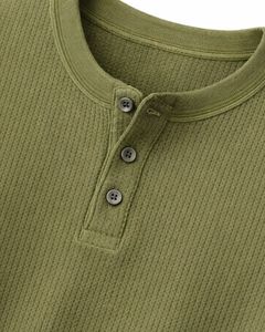 Camiseta Térmica de Manga Larga para Hombre, Estilo Henley, Color Verde Oliva, Cuello con Botones, Prenda Casual de Invierno, Algodón, Corte Ajustado, Tejido Transpirable - Product Image 6