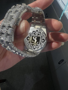 Approvisionnement direct usine – Montre homme tendance en acier inoxydable allié 43 mm, cadran à aiguilles en verre, quartz, diamant – Résistance à l'eau 30 m, style Hip-Hop - Product Image 2