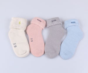 Nouvelles chaussettes thermiques d'hiver pour femmes, chaussettes épaisses unisexes chaudes avec broderie épaisse et brossée - Product Image 2
