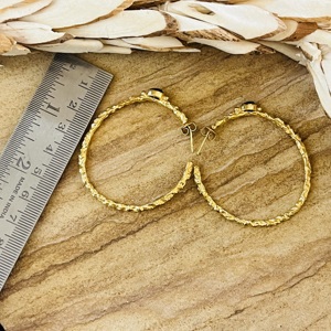 Dernières tendances : Boucles d'oreilles créoles texturées style bohème en laiton, plaqué or 18 carats, design géométrique minimaliste pour femmes, vente en gros/OEM/ODM - Product Image 5