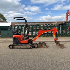 Miniexcavadora compacta Kubota U10-3 con asiento y cucharón para granja, jardín y trabajos de construcción - Product Image 2