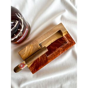 Cendrier en bois artisanal de qualité supérieure avec finition naturelle en résine, accessoire pour fumeurs - Product Image 4