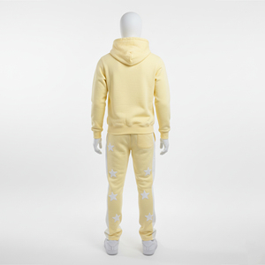 Ensemble de survêtement personnalisé pour homme en molleton de coton jaune épais avec broderie chenille, patch étoile et impression en relief - Product Image 4