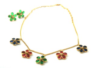 Parure de bijoux en quartz multi-gemmes en forme de fleur - Collier et boucles d'oreilles faits à la main en laiton plaqué or 18 carats - Product Image 2