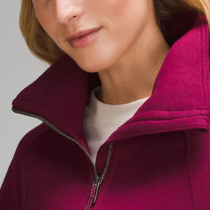 Sudadera con capucha oversize de color liso para mujer con cremallera de un cuarto, bolsillos con insignia bordada, forro polar ecológico de 220 g para otoño - Product Image 4