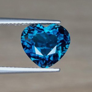 Topaze bleue de Londres naturelle en forme de cœur, pierre précieuse non montée bleu profond à facettes pour la fabrication de bijoux, fournisseur en gros - Product Image 2