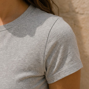 T-shirt court ajusté pour femme en coton 100% biologique, style Y2K, anti-humidité, personnalisable - Product Image 4