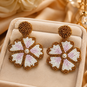 SSTRINGZ ER032 Pendientes Colgantes Bohemios Hechos a Mano con Cuentas Florales, Joyería de Moda para Mujer en Rosa, Blanco y Dorado, para Bodas - Product Image 2