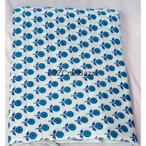 Tissu en coton 100% imprimé à la main en Inde pour femmes et filles - Tissu écologique respirant à séchage rapide et léger pour vêtements - Product Image 3