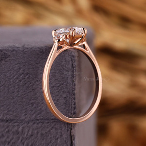 แหวนหมั้นเพชรแบบตัดในห้องปฏิบัติการพร้อมด้วยเพชรกลมสีทอง18K ทรงก้ามปูคู่ของขวัญเครื่องประดับแพลตตินัม - Product Image 3