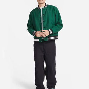 Chaqueta Varsity Personalizada OEM con Cuello Alto, Chaqueta Bomber de Béisbol, Chaqueta de Invierno con Forro Polar, Chaqueta Letterman con Parte Delantera Transpirable de Secado Rápido para Hombre - Product Image 3