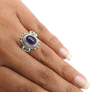 Anillo de Plata de Ley 925 de Diseño, Anillo Hecho a Mano con Gema de Amatista de Corte Ovalado, Anillo de Estilo Boho con Bonito Diseño a Precio de Mayoreo - Product Image 4