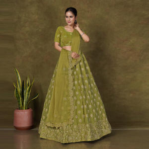 ชุดมอส เลเฮนกา โจลี พร้อมผ้าคลุมไหล่ปักลายดอกไม้ประดับเลื่อมทั่วทั้งผืน ดีไซน์หรูหรา เหมาะสำหรับงานเลี้ยงและงานเฉลิมฉลองสำหรับผู้หญิง - Product Image 3