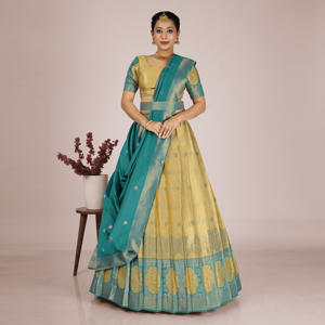 Lehenga Choli con Bordado Zari y Motivos Tradicionales, Falda con Borde Ancho, Blusa Clásica, Dupatta Elegante para Uso Festivo - Product Image 3