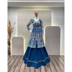 Designer Performance Wear Beautiful Lehenga avec un haut imprimé élégant et élégant - Product Image 2