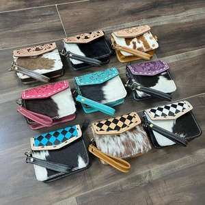 Nouveau Portefeuille Mini en Cuir Véritable de Vachette à Poils, Motif Floral Gravé, avec Dragonne pour Femme, Vente en Gros Usine - Product Image 4