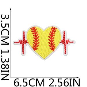 Écusson brodé personnalisé de haute qualité avec logo, motif cœur et fleur, en tissu sergé fabriqué à la machine, à coudre ou thermocollant pour vêtements et sacs - Product Image 3
