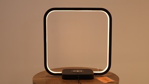 Lámpara de Escritorio LED Cuadrada Minimalista, Control Táctil, Luz Blanca Regulable, Carga Inalámbrica, 5000K, CA 220V, Cuerpo de Plástico, Uso en Dormitorio - Product Image 5