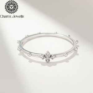 Charm_Jewells Bague minimaliste en forme de fleur plaquée or 22 carats pour femme, à porter au quotidien - Product Image 4