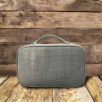 Sacs à main pour hommes en cuir d'alligator véritable de luxe en gros, OEM/ODM, fermeture éclair tendance, sangles, imperméables