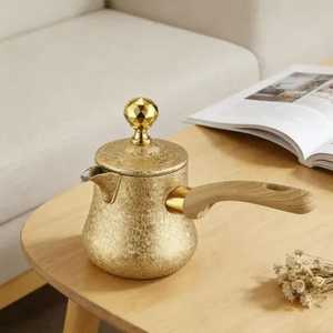 Cafetera Turca Cezve Ibrik de Oro Martillado para Estufa con Tapa y Mango de Madera Curvo para el Hogar y Cafeterías - Product Image 1