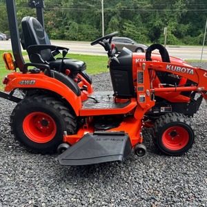 Tractor Kubota BX-23S Usado con Cortadora, Retroexcavadora y Cargador Frontal en Venta - Product Image 2