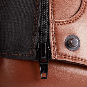 Elegantes pantalones cortos de montar con diseño limpio y textura suave, ideales para todas las estaciones, con estructura transpirable y soporte. - Product Image 4