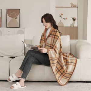 Couverture Sherpa à carreaux portable, cape en flanelle avec boutons, motif gris et blanc, vêtement d'extérieur pour un confort douillet - Product Image 3
