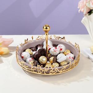 Plateau de service en métal haut de gamme pour les fêtes du Ramadan et de l'Aïd, conçu pour une présentation élégante des aliments, des bonbons, des chocolats, des dattes et des fruits secs. - Product Image 4