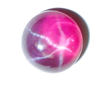 Rubis étoilé transparent rond 12x12 mm 11 carats, cabochon poli créé en laboratoire avec effet étoile à 6 branches pour la fabrication de bijoux - Product Image 2