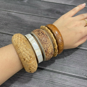 ชุดกำไลข้อมือสานหวายธรรมชาติสไตล์โบฮีเมียนทำมือ ขายส่ง ประดับเปลือกหอยและทองเหลือง วินเทจ สำหรับผู้หญิง - Product Image 2