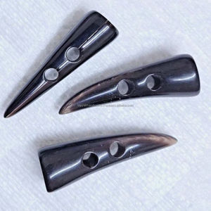 Boutons en corne de buffle naturelle pour la vente, authentiques, faits à la main, polis par TAYYAB HANDICRAFT, corne à boire - Product Image 1