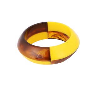 Bracelet en résine acrylique à motif géométrique vintage, noir, jaune et marbré, style unique, bijoux unisexes, anniversaire, fête, femme - Product Image 4
