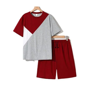 Conjunto de camiseta y pantalones cortos para hombre en rojo y gris con diseño geométrico de paneles, atuendo informal de verano, transpirable, de algodón, dos piezas, OEM - Product Image 1