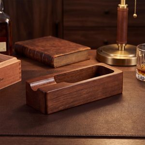 Elegante Cenicero de Madera con Superficie Pulida Lisa - Product Image 3