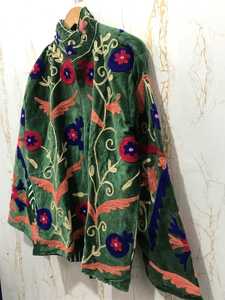 Veste Suzani en velours vert dynamique, brodée à la main, motif floral, style bohème, collection exclusive pour femmes, blazer d'hiver - Product Image 6