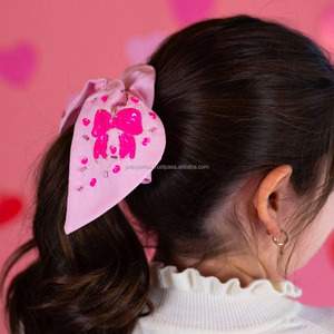 Élastique à cheveux en satin de coton fait main avec nœud rose, perles et sequins, broderie ruban, écologique - Product Image 3