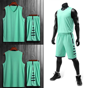 Ensembles de maillots et shorts de basketball personnalisables - Uniforme d'été respirant avec logo personnalisé, couleurs et tailles personnalisées, anti-transpiration - Product Image 1