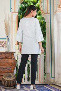 Blusa Blanca de Rayón para Mujer, con Bordado Geométrico, Corte Regular, Mangas Tres Cuartos y Cuello Redondo, Estilo Casual Global - Product Image 6