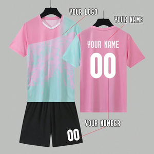Tenue de football d'été personnalisée – Fabricant pakistanais – Maillot et short d'équipe respirants, anti-humidité, protection UV pour le football - Product Image 2