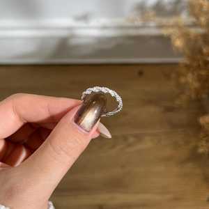 Anillo minimalista de media eternidad con banda de cuerda y moissanita de corte redondo para mujer, de plata 925 original, regalo de boda para novias, amuletos. - Product Image 2