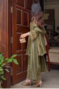 Conjunto de traje pakistaní verde oliva bordado con hilo pesado y trabajo Zari, Salwar Dupatta, vestido étnico de lujo para bodas de invierno y fiestas. - Product Image 5