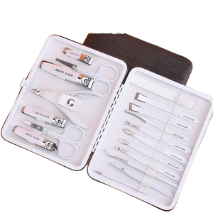 Ensemble de manucure et pédicure haut de gamme, de qualité supérieure, fabriqué sur mesure en acier inoxydable léger, avec emballage personnalisé - Product Image 4