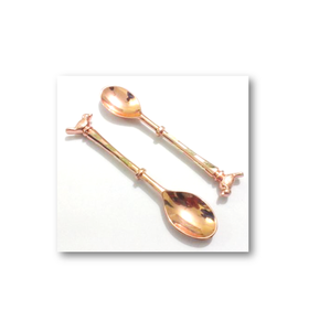 Ensemble de 2 cuillères de luxe en acier inoxydable avec manches torsadées or rose, bord droit, élégant, moderne, couverts décoratifs - Product Image 4