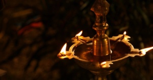 Huile de sésame pure pressée à froid non raffinée 100% naturelle de qualité alimentaire pour la cuisine, le massage de la peau, les soins de la peau, export en vrac Inde LKS - Product Image 5